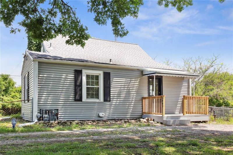 5801 E 56th St, Kansas City, MO 64129