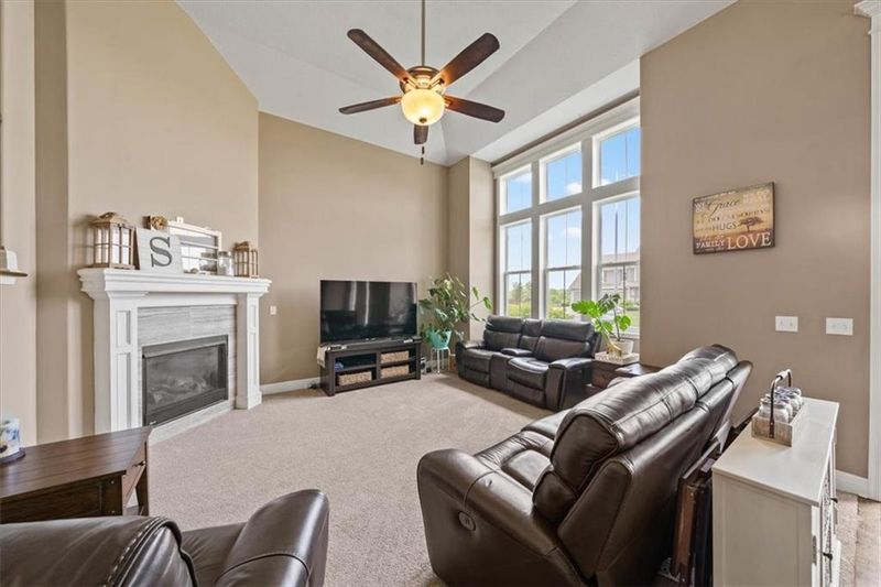 908 SE Forest Ridge Ct, Blue Springs, MO 64014