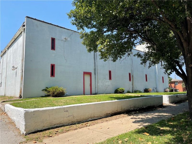 1921 E 12th St, Kansas City, MO 64127