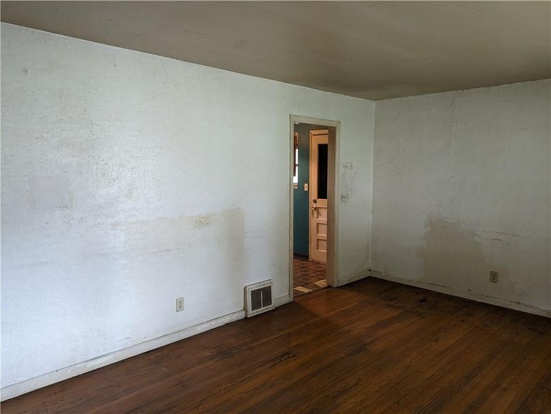 9101 E 72nd Ter, Raytown, MO 64133