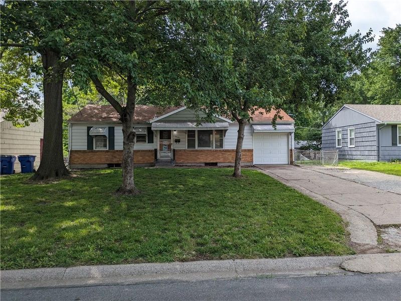 9101 E 72nd Ter, Raytown, MO 64133