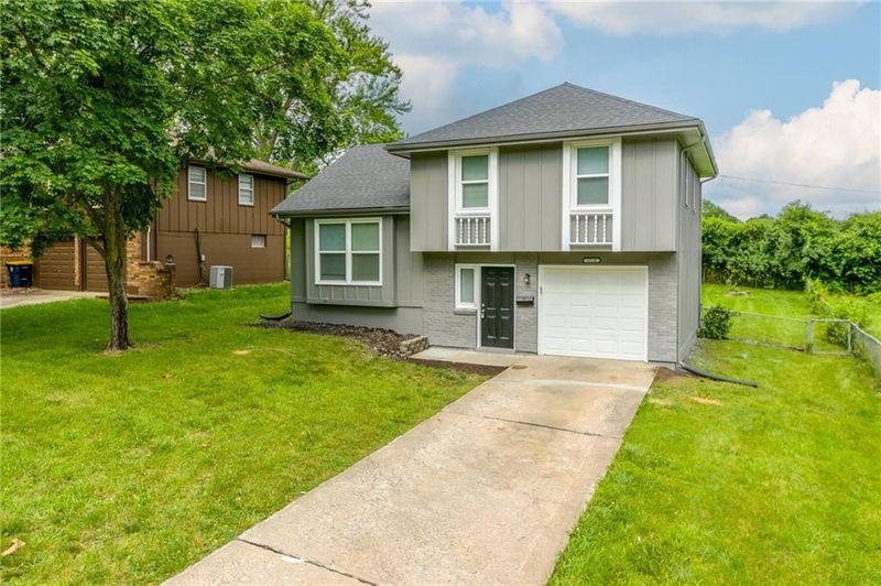 11136 Spring Valley Rd, Kansas City, MO 64134