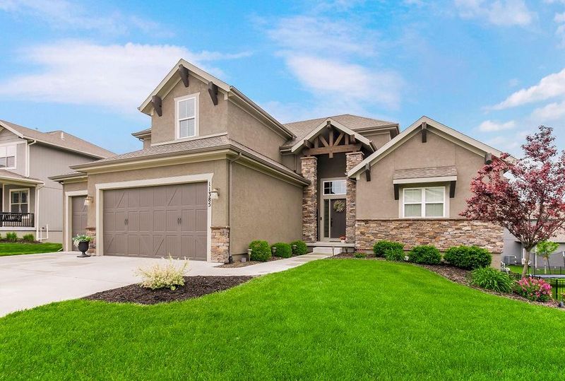 11385 S Violet St, Olathe, KS 66061