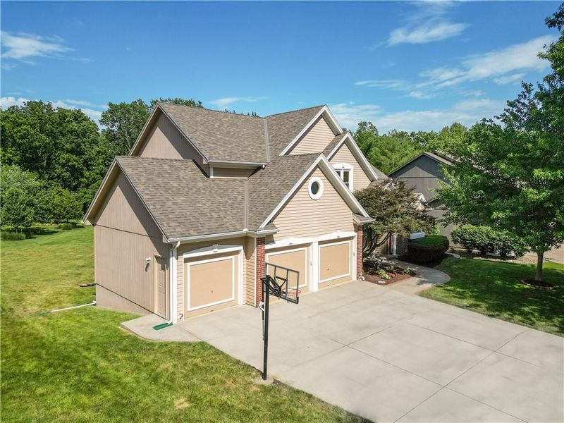9043 N Manning Ave, Kansas City, MO 64157