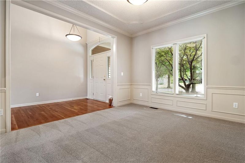 9043 N Manning Ave, Kansas City, MO 64157