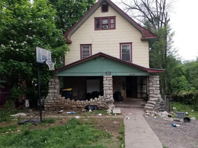 2434 Hardesty Ave, Kansas City, MO 64127