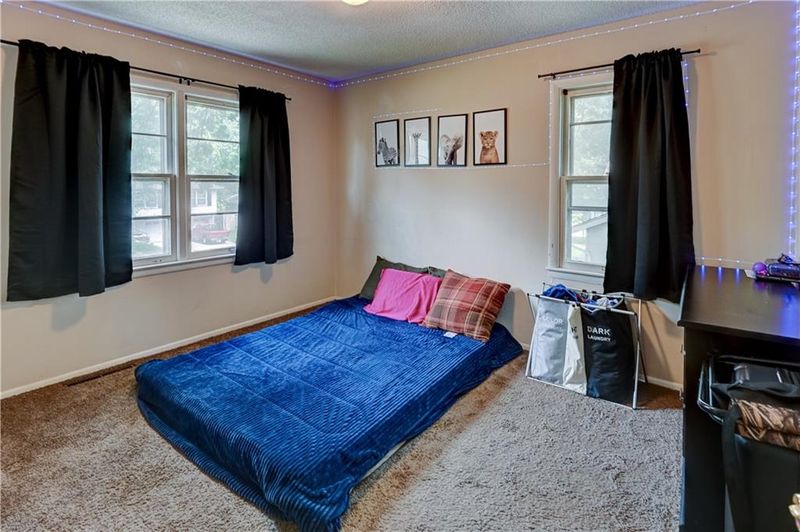8001 E 92nd Ter, Kansas City, MO 64138