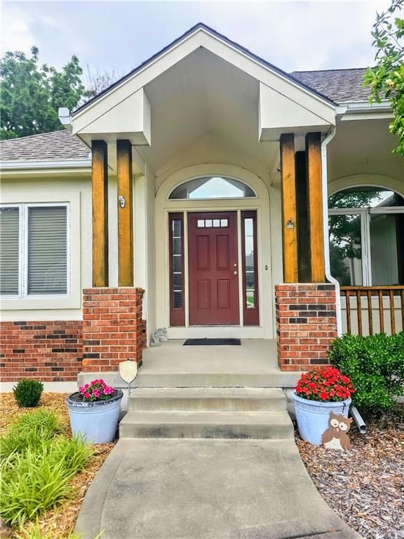 916 NW Cedar Ln, Grain Valley, MO 64029