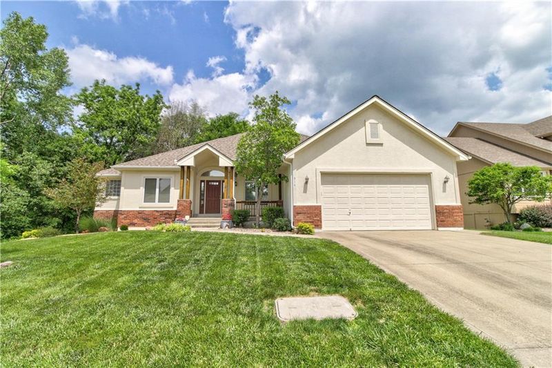 916 NW Cedar Ln, Grain Valley, MO 64029