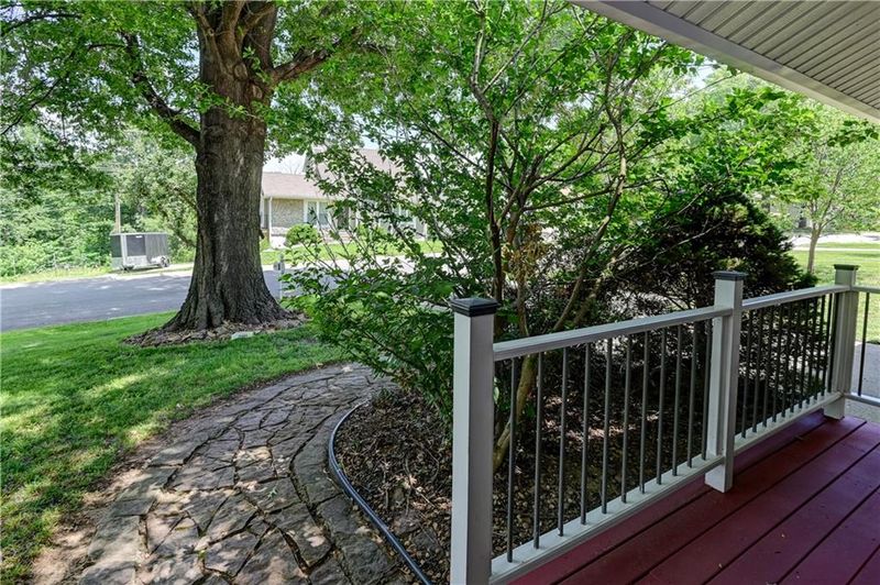 8429 NW 68th St, Kansas City, MO 64152