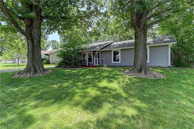 8429 NW 68th St, Kansas City, MO 64152