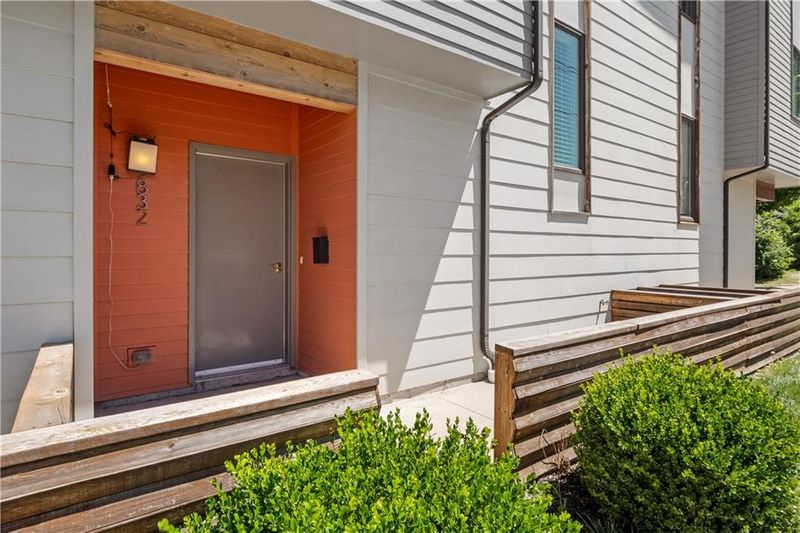 832 E 27th St, Kansas City, MO 64108