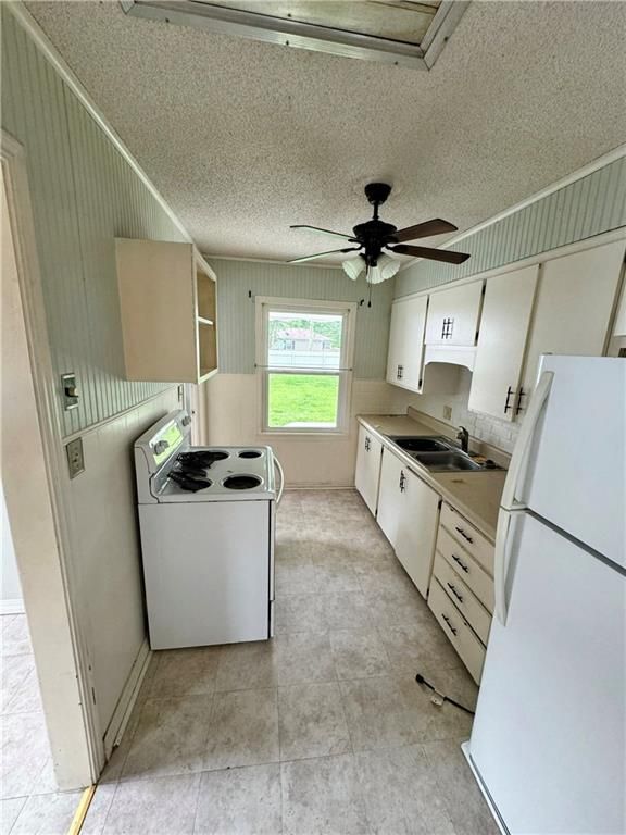 910 Turner Dr, Pittsburg, KS 66762
