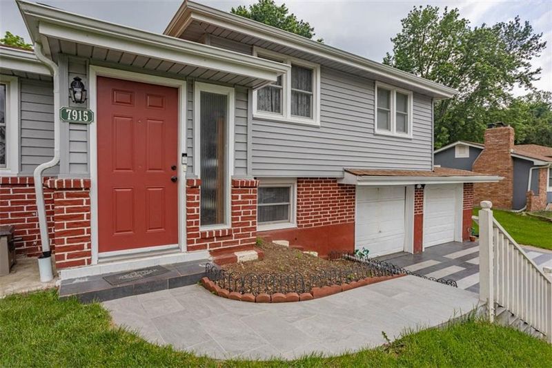 7915 Armstrong Ave, Kansas City, KS 66112