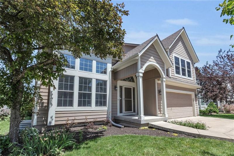 18466 W 154th Ter, Olathe, KS 66062
