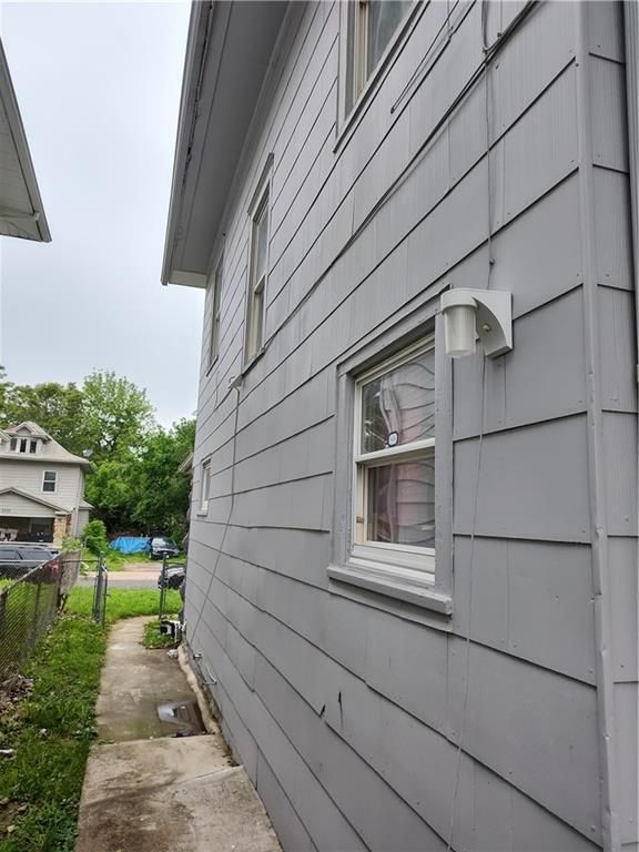3237 E 32nd St, Kansas City, MO 64128