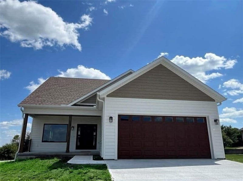 25584 Magnolia Cir, Maryville, MO 64468