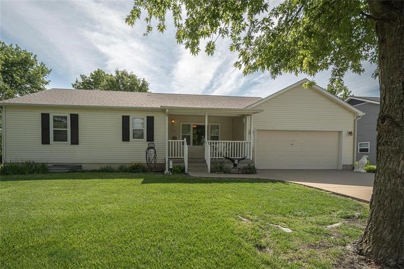 727 S Pine St, Ottawa, KS 66067