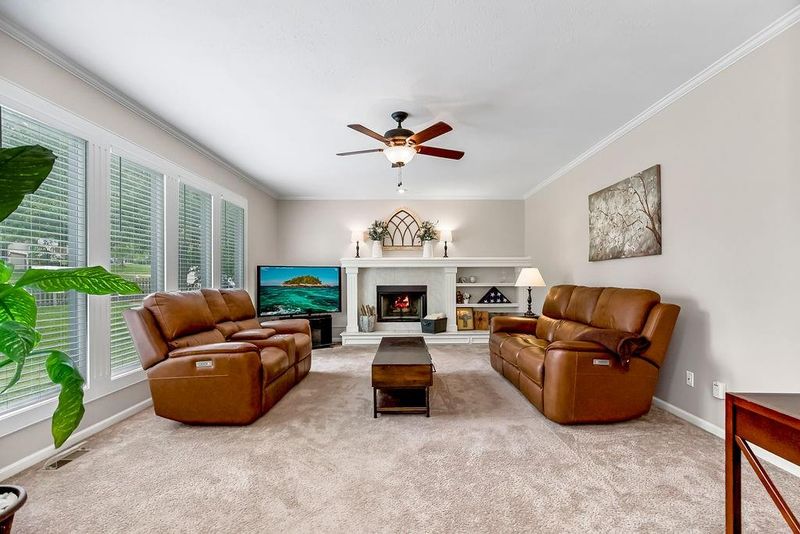 2316 SE 2nd Ter, Lee's Summit, MO 64063