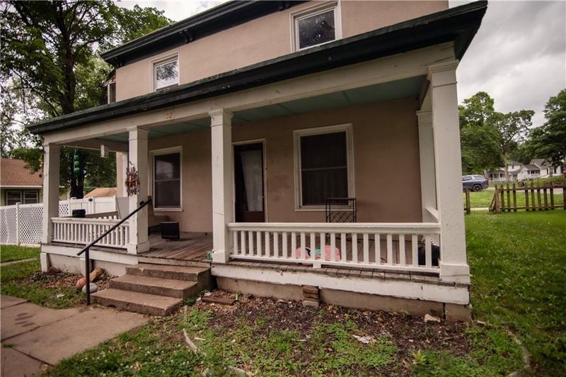 825 N 10th St, Atchison, KS 66002