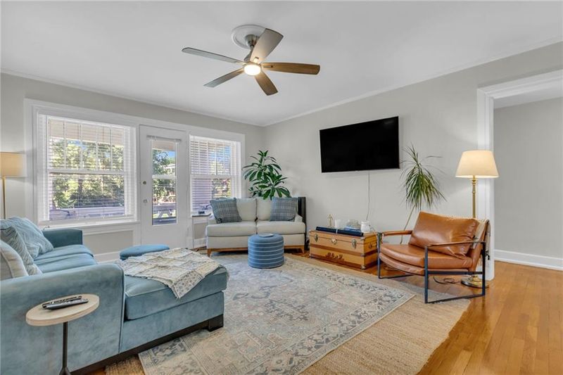 404 E 43rd St #2W, Kansas City, MO 64110