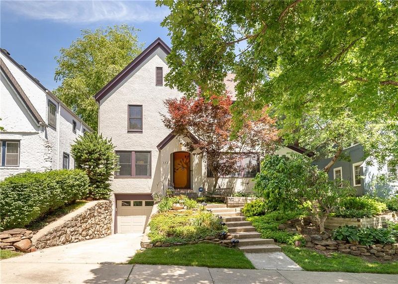 302 E 68th St, Kansas City, MO 64113