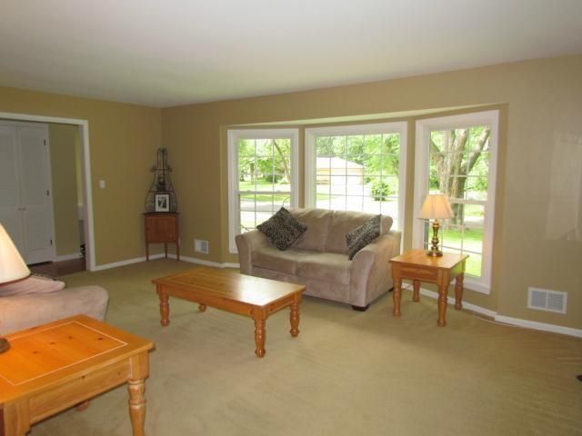 8125 Willow Way, Raytown, MO 64138