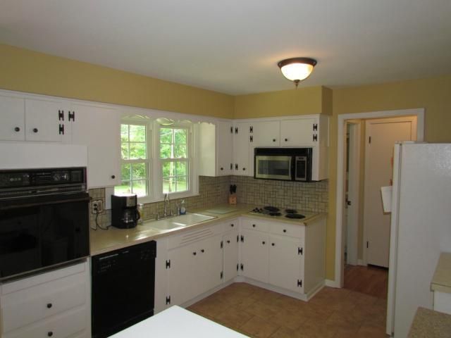 8125 Willow Way, Raytown, MO 64138