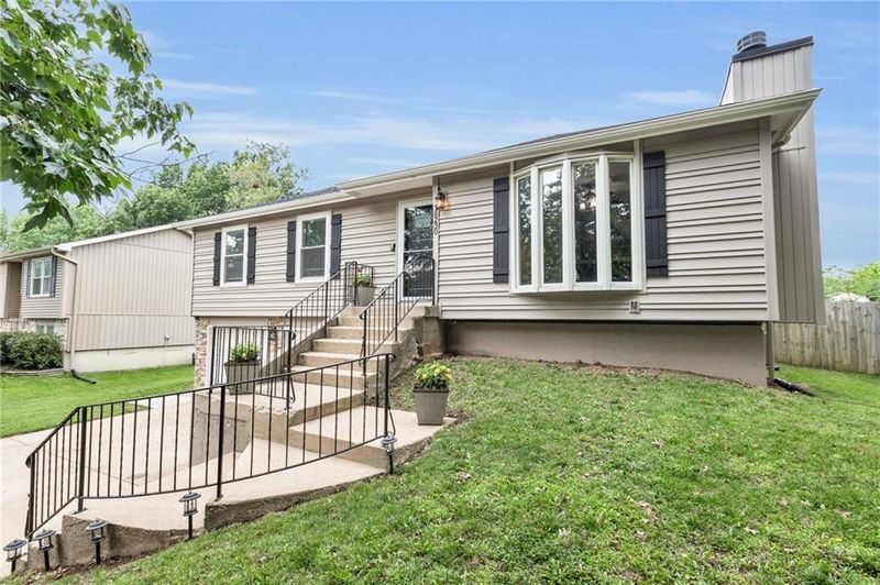 18230 S Troost St, Olathe, KS 66062