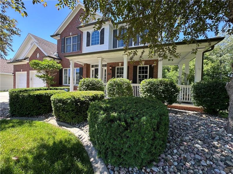 4206 Kensington Dr, St Joseph, MO 64506