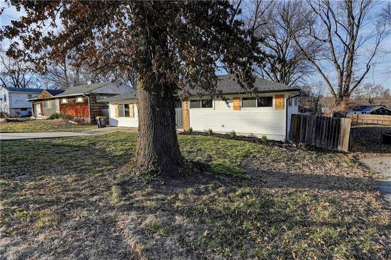 8702 Longview Rd, Kansas City, MO 64134
