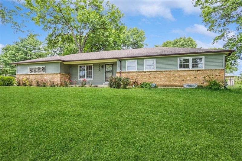 1000 E 117th Ter, Kansas City, MO 64131