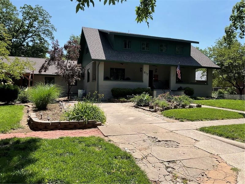 812 S Evergreen Ave, Chanute, KS 66720