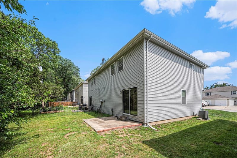 7818-7820 W 61st Ter, Overland Park, KS 66202