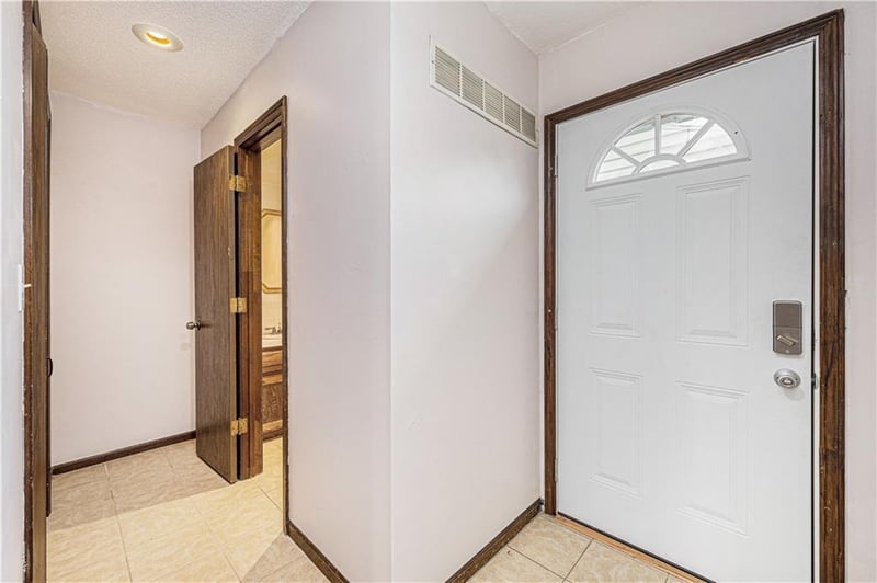 7818-7820 W 61st Ter, Overland Park, KS 66202