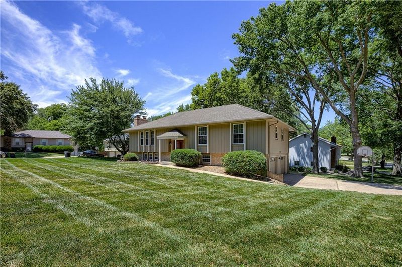 7924 N Forest Ave, Kansas City, MO 64118