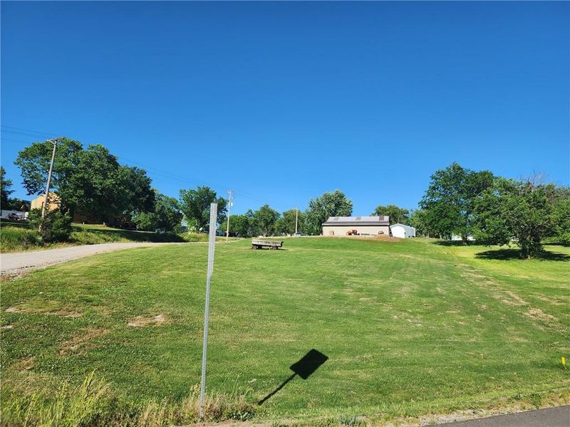 Corrine St, Gallatin, MO 64640