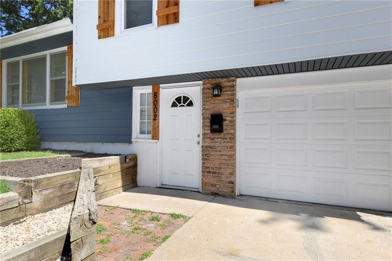 8002 E 91st St, Kansas City, MO 64138