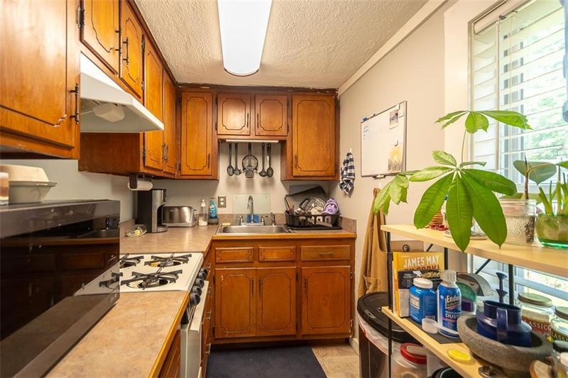 525 Perry St, Lawrence, KS 66044