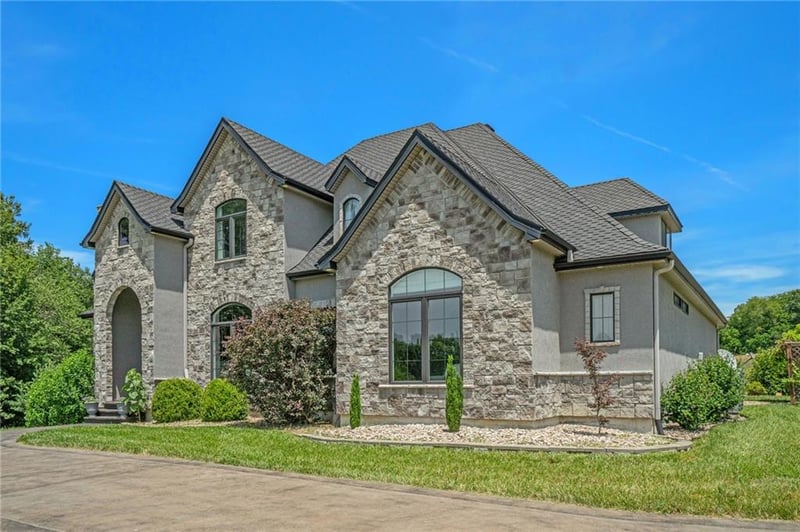 6603 S Stillhouse Rd, Oak Grove, MO 64075