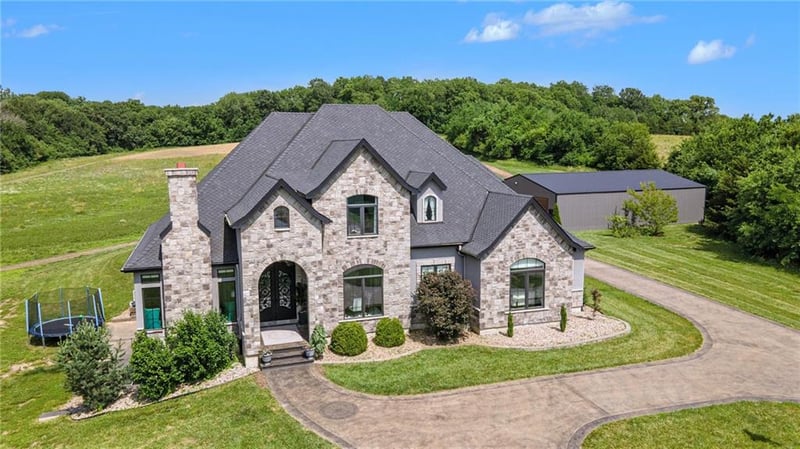 6603 S Stillhouse Rd, Oak Grove, MO 64075