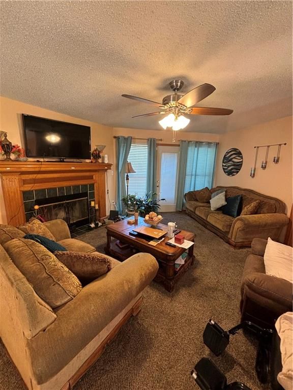 5014 Pebble Cir, Kansas City, MO 64133