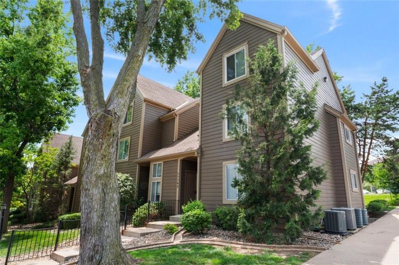 11142 Nieman Rd #201, Overland Park, KS 66210
