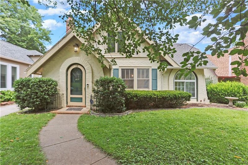 18 E 70th Ter, Kansas City, MO 64113