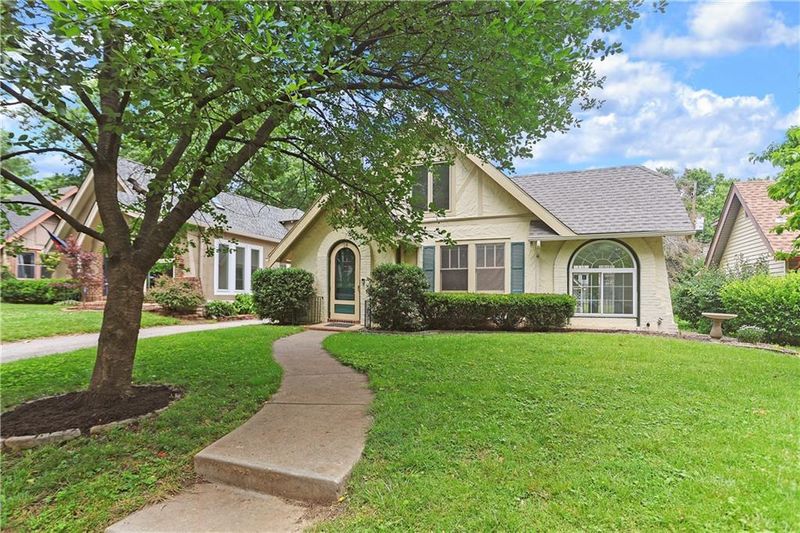 18 E 70th Ter, Kansas City, MO 64113