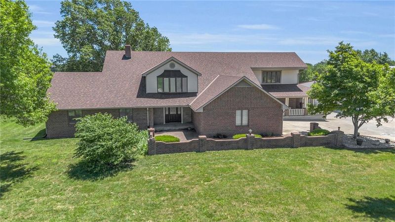 18245 Hedge Ln, Olathe, KS 66062
