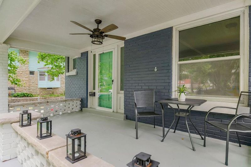 3942 Campbell St, Kansas City, MO 64110