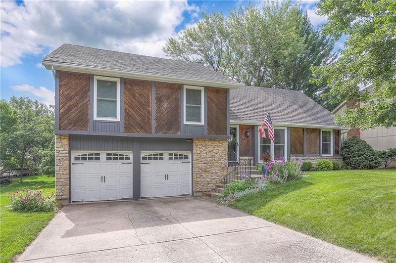 3513 NE Logwood Cir, Lee's Summit, MO 64064