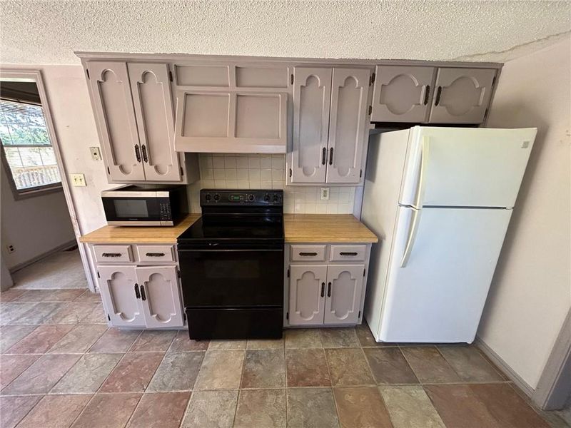 16714 S 1400 Rd, Nevada, MO 64772