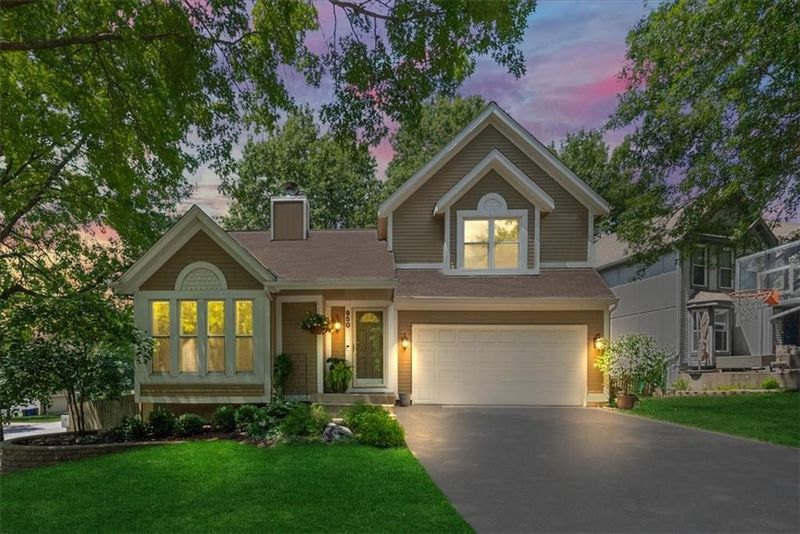 950 E Cavendish Trl, Olathe, KS 66061